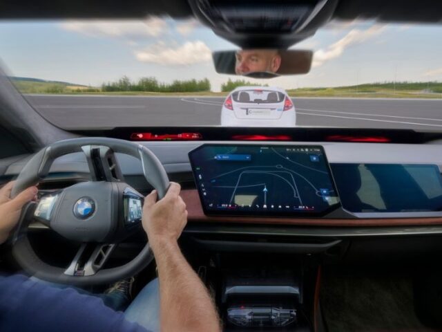 BMW iX3 estreia nova geração de segurança ativa da marca