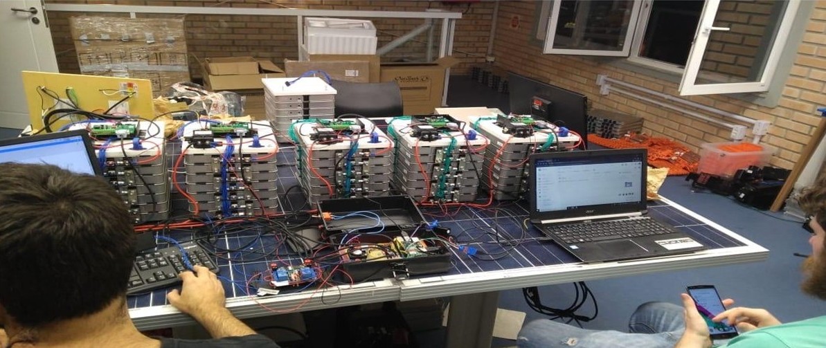 Pesquisadores precisam avaliar os parâmetros elétricos das células para separar os módulos aptos à segunda vida daqueles destinados à reciclagem. Foto: Divulgação.