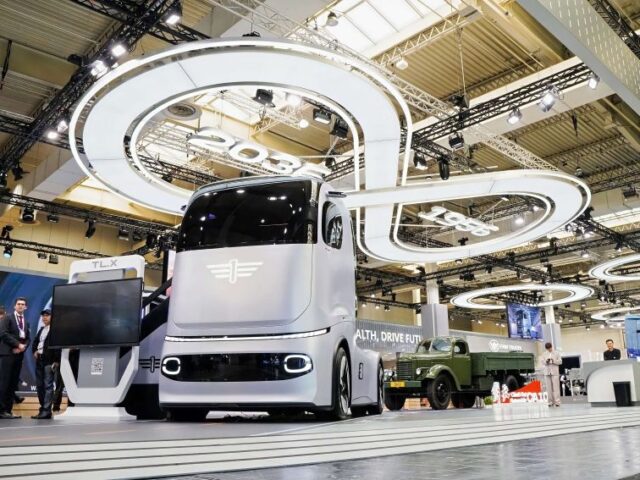 Caminhão da FAW com design brasileiro permite cinco tipos de propulsão